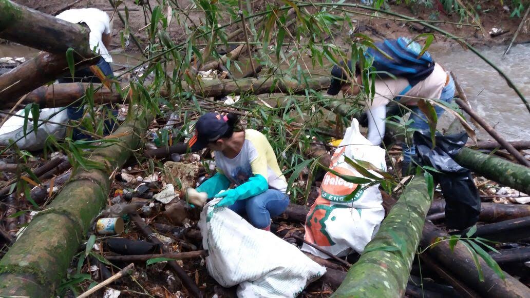 Mas de 3 mil kilos de residuos retirados en quebrada de Pitalito 3
