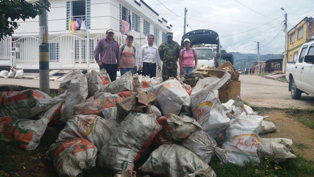 Mas de 3 mil kilos de residuos retirados en quebrada de Pitalito 4