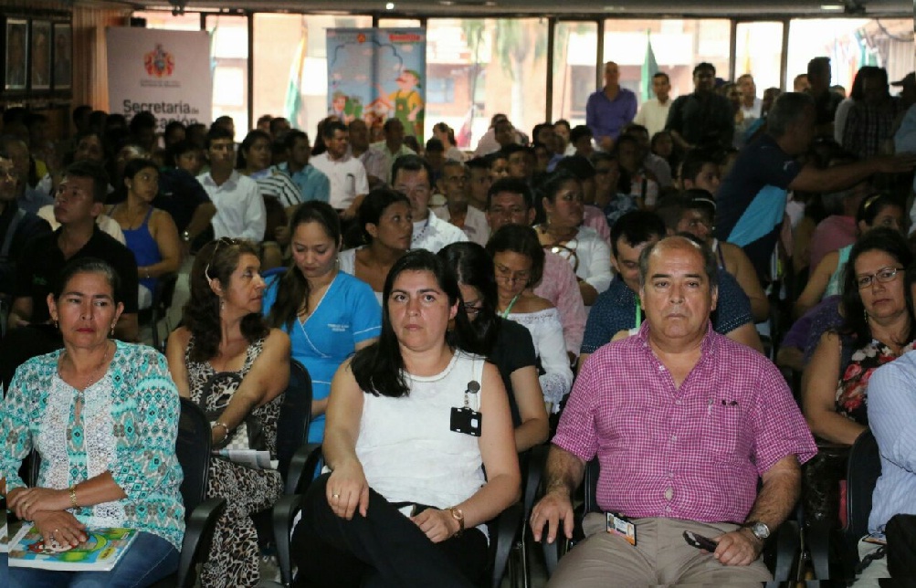 gobernacion del huilas capacitos a dirigentes comunales