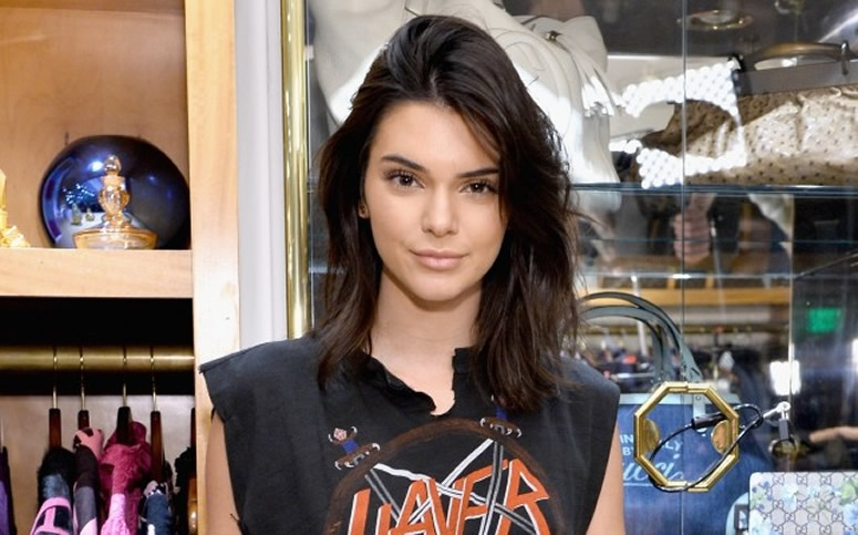 kendall-jenner-llega-a-los-21-anos-y-recibe-un-rolls-royce-de-300-mil-dolares-1