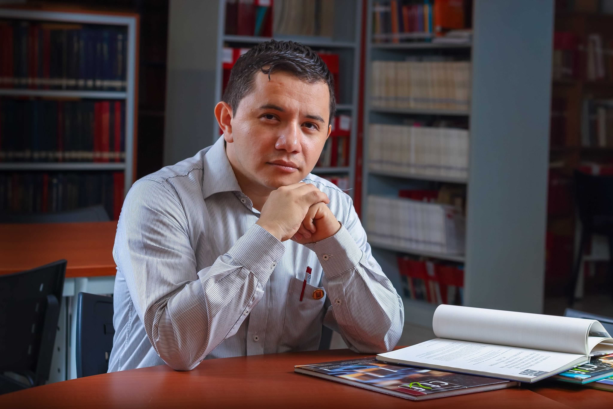 Alfredo Vargas, recibe premio por su sustentación de tesis doctoral