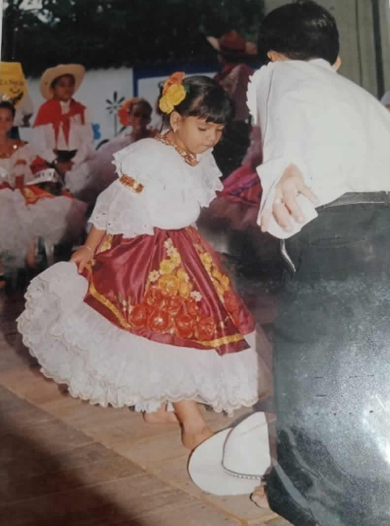 Pareja Infantil del baile del Sanjuanero, conformada por Yulitza Fernanda Ledesma Liscano y su tío, Brayan Alverto Liscano Téllez, en el entablado organizado en el parque principal, año 2002.