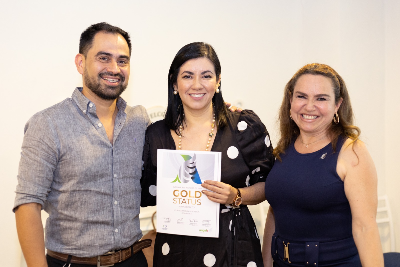. El doctor Juan Diego Fierro, la subdirectora de Urgencias de la sede Centro Adriana del Carmen Beltrán y Andrea Torres Narváez, consultora Angels en Colombia.